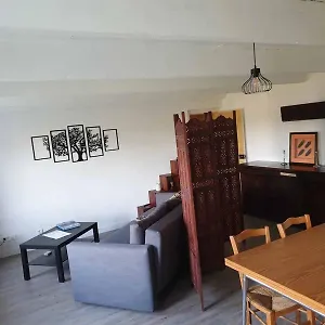 Hébergement de vacances Rénové Dans Longère, Rostrenen
