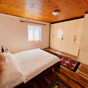 nenas-dashe-house.albaniahotels.org/